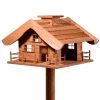 Vogelfutterhaus Almhütte Mit Liebevollen Details, Inkl. Ständer, FSC®, Ca. 56 X 46 X 35,5 Cm -Pflanzen Paradies Verkauf 0910101340 Vogelfutterhaus Almhuette inkl Staender FSC ca56x46x35 5cm 55368