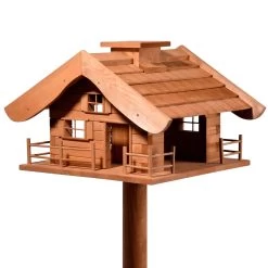 Vogelfutterhaus Almhütte Mit Liebevollen Details, Inkl. Ständer, FSC®, Ca. 56 X 46 X 35,5 Cm