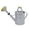 Zinkgießkanne Mit Holzgriff Und Messingbrause, Grau -Pflanzen Paradies Verkauf 0930401363 0930401365 Koelle Zinkgiesskanne mit Holzgriff Messingbrause grau 84491