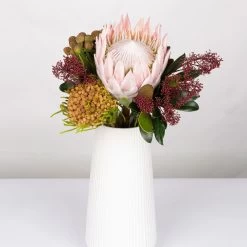 Blumenbund Protea King Mit Skimmie Und Kapgrün, Inkl. Gratis Grußkarte -Pflanzen Paradies Verkauf 1025700017 Strauss Protea King mit Skimmia 1 1 101676