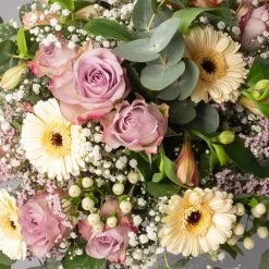 Blumenstrauß 'Stockholm' Inkl. Gratis Grußkarte 9 Blumenstrauß 'Stockholm' Inkl. Gratis Grußkarte -Pflanzen Paradies Verkauf 1110600097 strauss stockholm setting 1 121239