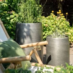 Pflanzgefäß 'Rowen', Silber, Ø 31 X H 55 Cm 17 Pflanzgefäß 'Rowen', Silber, Ø 31 X H 55 Cm -Pflanzen Paradies Verkauf 3210801635 3210801636 3210801637 3210801638 Pflanzgefaess Rowen silber 11 115028